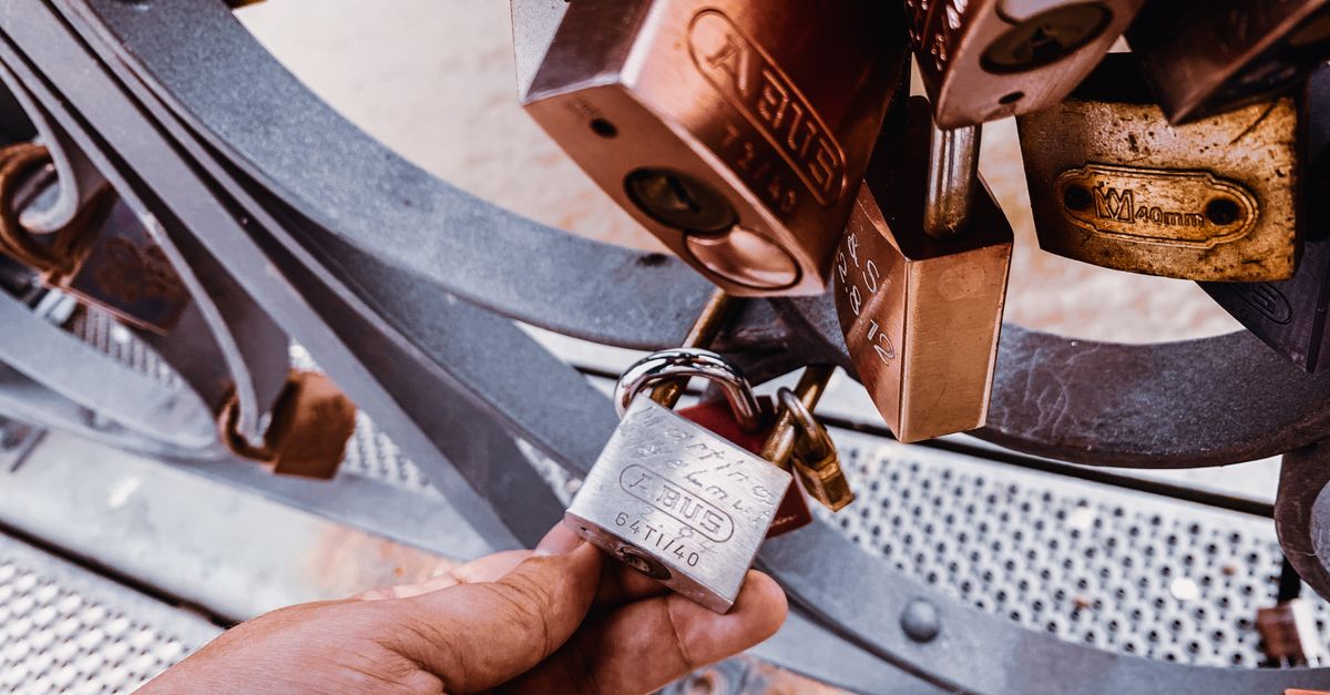 How Much Should a Locksmith Cost Per Hour? — Rapid Keys Locksmith